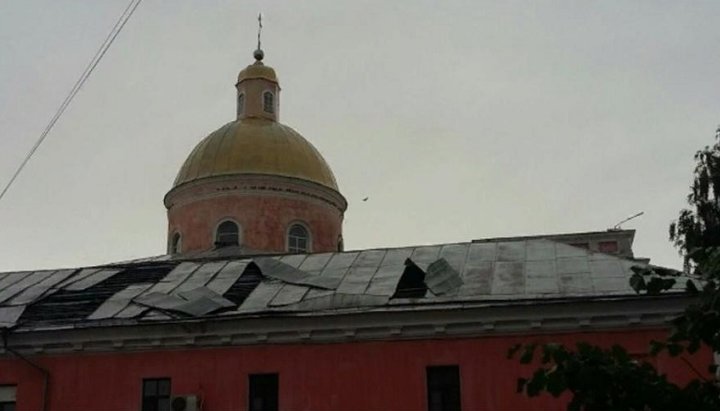 Кафедральний собор УПЦ в Тульчині постраждав від стихії. Фото: Тульчинська єпархія 