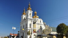 Винницкая епархия: Община собора имеет право молиться возле своего храма