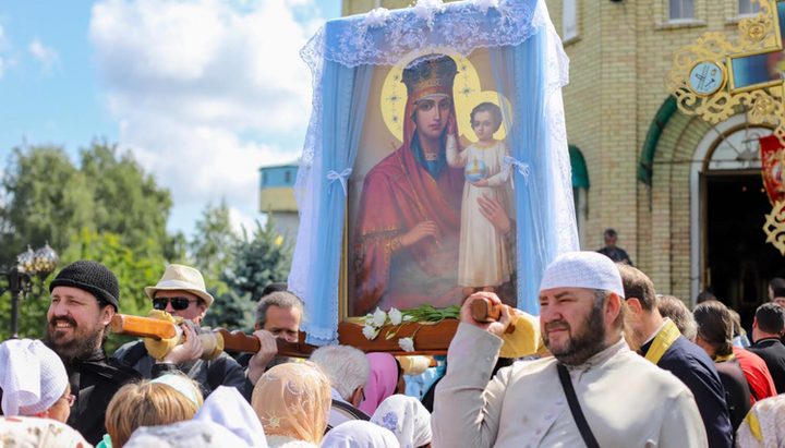 Procession in the monastery in honour of the Deposition of the Holy Robe of the Theotokos in Blachernae. Photo: UOC