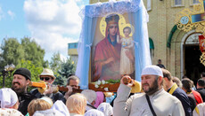 Large-scale cross processions with Theotokos icons held in UOC eparchies