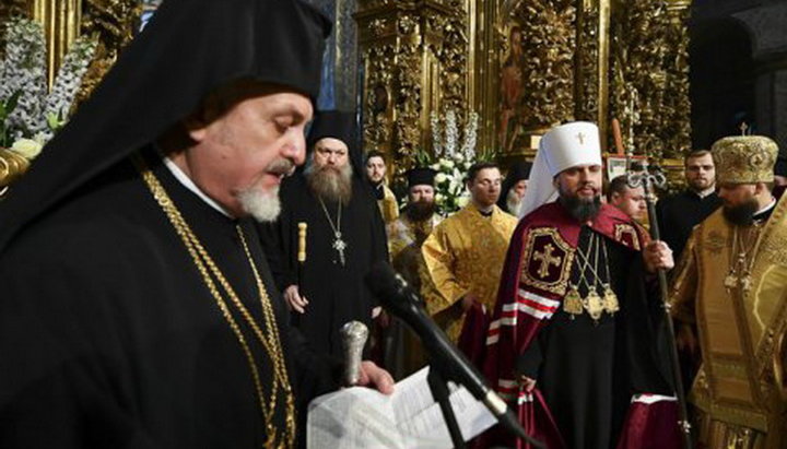 Mitropolitul Galiei Emmanuil şi Întâistătătorul BOaU Epifanie Dumenko. Imagine: lb.ua
