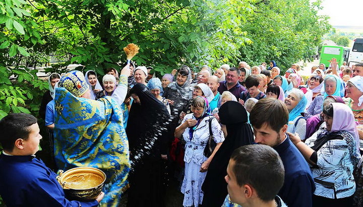 Община села Бугаевка отпраздновала 200-летие со дня освящения храма Ахтырской иконы Божией Матери. Фото: Изюмская епархия