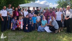 Bishop Pimen visits parishes affected by OCU raiding