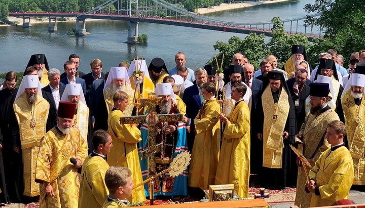 Молебен на Владимирской горке. Фото: Интер