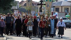 International cross procession to Pochaev leaves Volyn Region