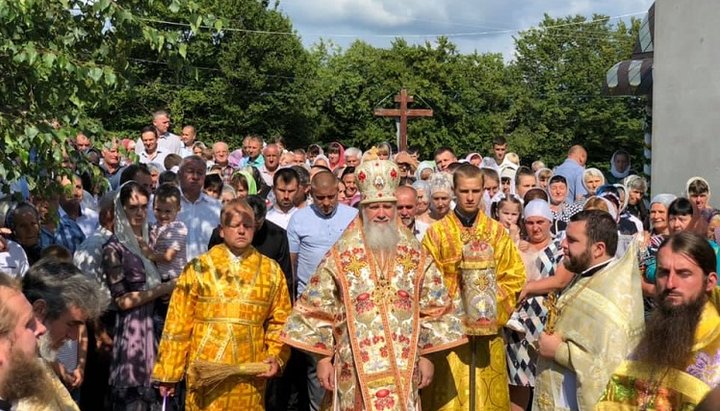 Чин освящения храма и праздничную литургию возглавил митрополит Мукачевский и Ужгородский Феодор. Фото: пресс-служба Мукачевской епархии УПЦ