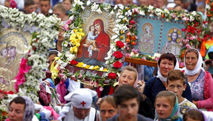 The international cross procession arrived at the Pochaev Lavra. Photo: UOC