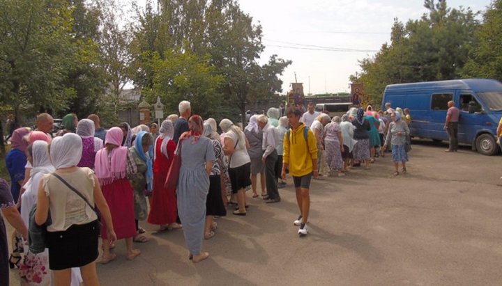 Встреча святынь на подворье кафедрального собора в Луцке. Фото: Православна Волинь