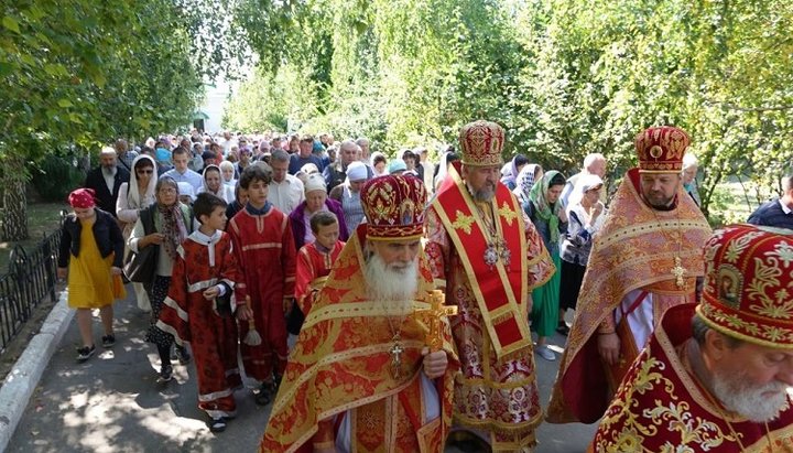 Крестный ход к Благовещенскому скиту. Фото: Полтавская епархия