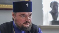 OCU “hierarch” Alexander (Drabinko) keeps relics of Moscow saints in altar