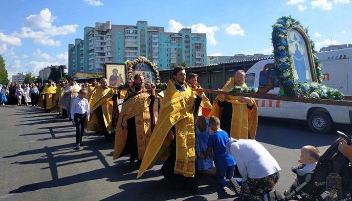 Крестный ход в Луцке, 11.08.19. Фото: Волынская духовная семинария