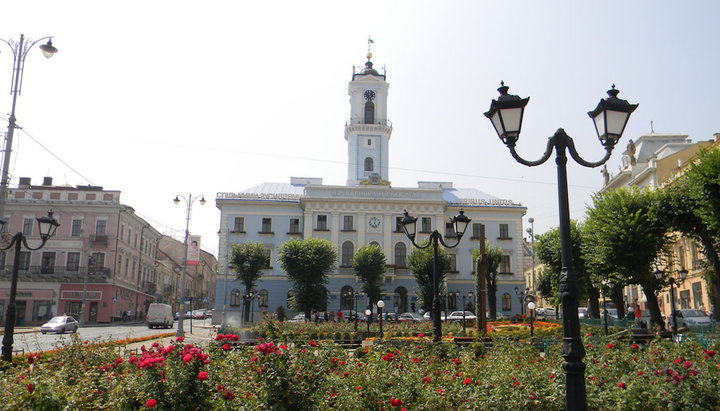 Черновицкий городской совет. Фото: yandex.ru