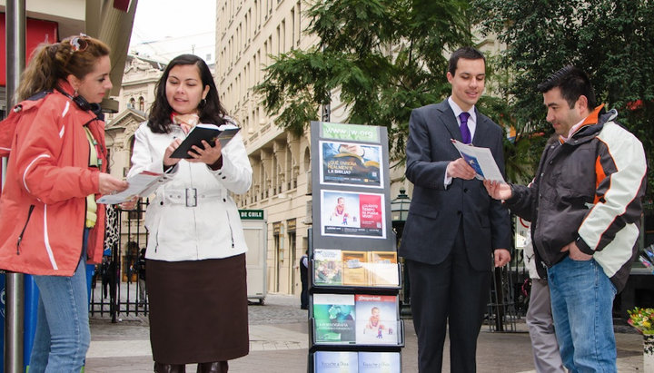 Российские эксперты пришли к заключению, что в литературе свидетелей Иеговы содержатся экстремистские высказывания. Фото: jw.org
