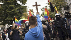 У Польщі підліток із хрестом у руках спробував зупинити гей-парад
