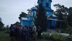 UOC believers in Riasniki have to protect the temple from seizure at night