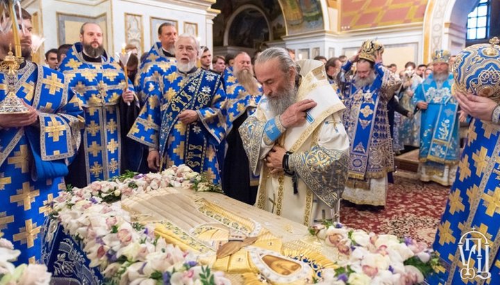 Всенощное бдение в праздник Успения Богородицы в Успенском соборе Киево-Печерской лавры. Фото: УПЦ