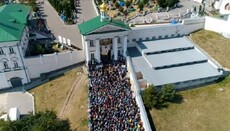Numerous cross procession from Brailov reaches Pochaev Lavra