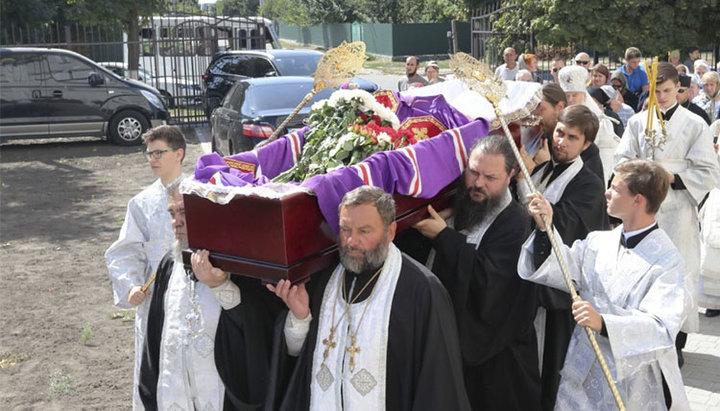 Чин поховання архієпископа Пантелеймона (Романовського). Фото: orthodox-kr.org.ua