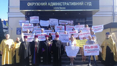 UOC-KP representatives disrupt a meeting of Kiev District Court