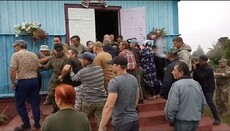 Активісти ПЦУ зрізали замки на храмі УПЦ в Малинську Рівненської області