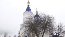 În Sadov, radicalii au amenințat  preotul bisericii  capturate cu grenade
