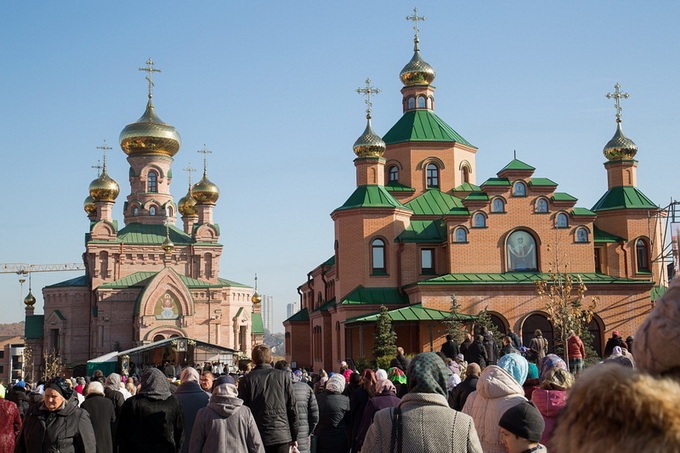 Тисячі вірян відвідали Голосіївський монастир вшанувати пам'ять Матушки Аліпії (ВІДЕО)