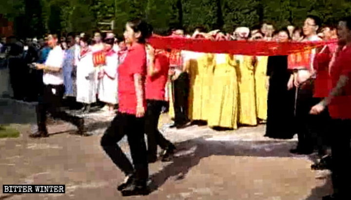 К 70 – летию КНР верующим предписали исполнять патриотические песни. Фото: bitterwinter.org
