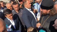 Володимир Зеленський зустрівся з вірянами УПЦ в рівненському аеропорту