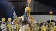 Митрополит Варсонофій очолив нічну літургію біля Вінницького собору