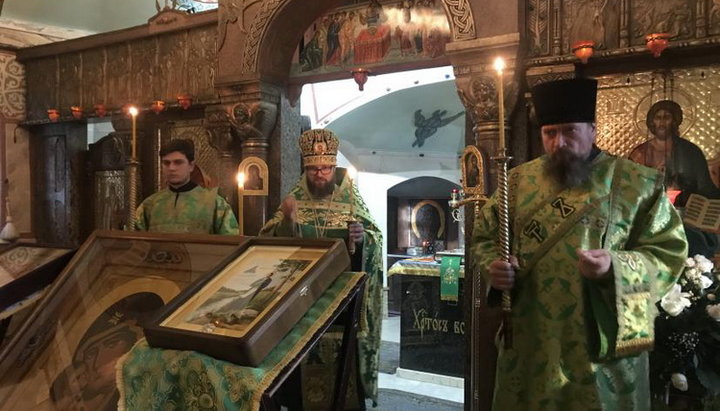 В Десятинний монастир прибула ікона з мощами св. Симеона Верхотурського. Фото: desyatynniy.org