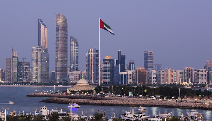 Столица Объединенных Арабских Эмиратов, город Абу-Даби. Фото: harpersbazaar.kz