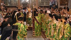 Иерархи УПЦ сослужили Патриарху Феофилу за литургией в Храме Гроба Господня