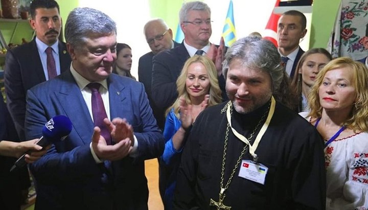 Петр Порошенко и «священник» ПЦУ Александр Дедюхин. Фото: Фейсбук