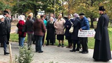 Клірик ПЦУ очолив мітинг на підтримку одіозного вінницького чиновника