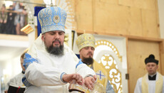 Un preot catolic s-a rugat cu Epifanie la altarul BOaU din Varaș