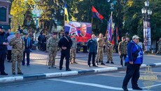 “Right Sector” stages provocation during UOC worship in Sumy