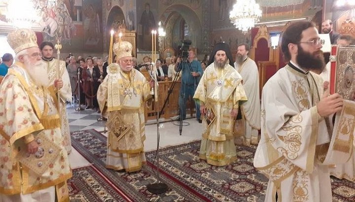 Liturghia comună în Catedrala din or. Volos cu participarea unui reprezentant al BOaU. Imagine: Orthodox Times