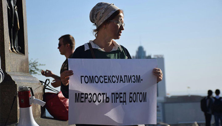 Участница протестной акции против гей-парада в Одессе. Фото: gcshelp.org