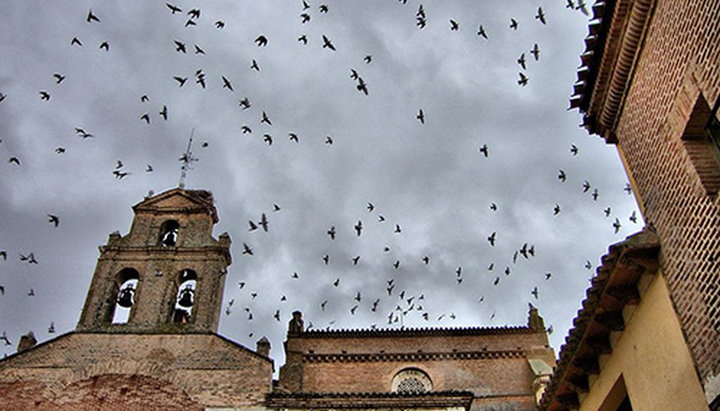В Іспанії виставлено на продажу середньовічний монастир. Фото: pxhere.com