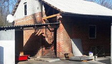 Віруючі допомогли клірику УПЦ відремонтувати будинок після підпалу