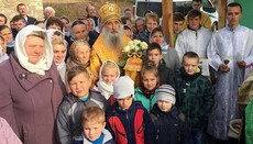 Митрополит Тернопольский навестил лишенную храма общину УПЦ в селе Ростоки