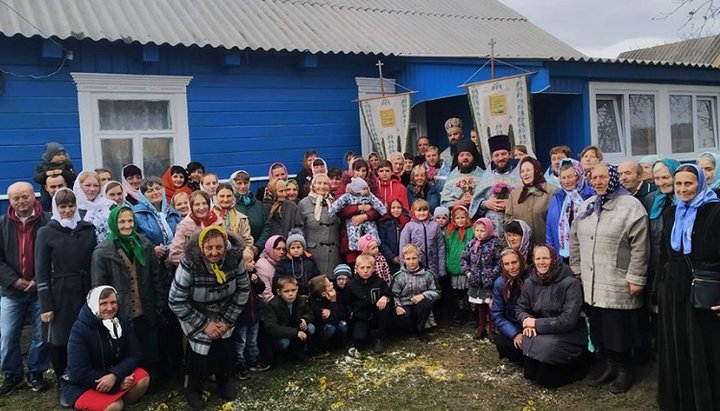 Громада УПЦ села Байківці. Фото: Фейсбук