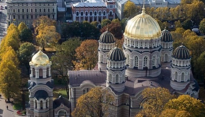 Catedrala Naşterii Domnului a Bisericii Ortodoxe Letone de la Riga. Imagine din surse deschise