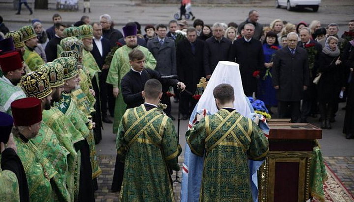 Духовенство УПЦ і влада Кривого Рогу вшанували св. Петра Калнишевського