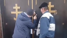 У Тетильківцях активісти ПЦУ і «Правий сектор» проникли в храм УПЦ