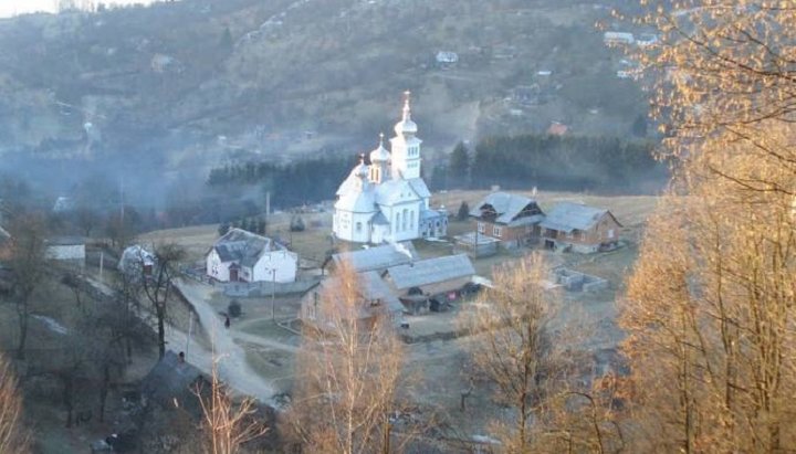 Satul Rosoșka, raionul Rahău, regiunea Transcarpatic. Imagine: Panoramio