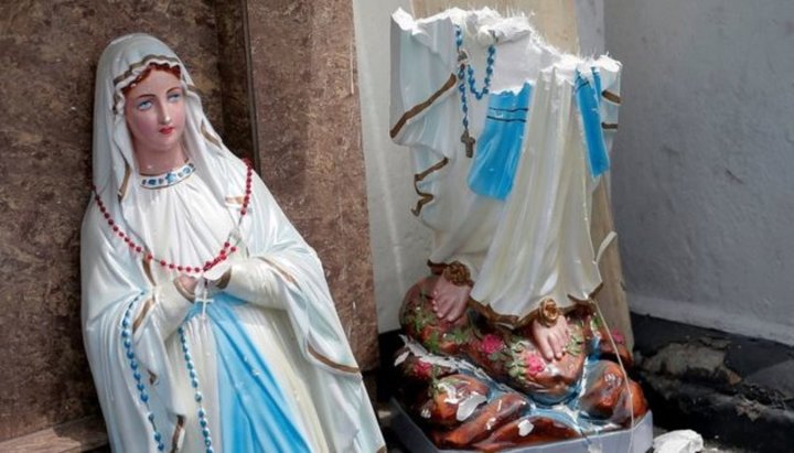 Символы и святыни христианства стали «громоотводами» для ненависти радикалов. Фото: bbc.com