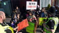 В Великобритании суд запретил протестовать против ЛГБТ-уроков в школе