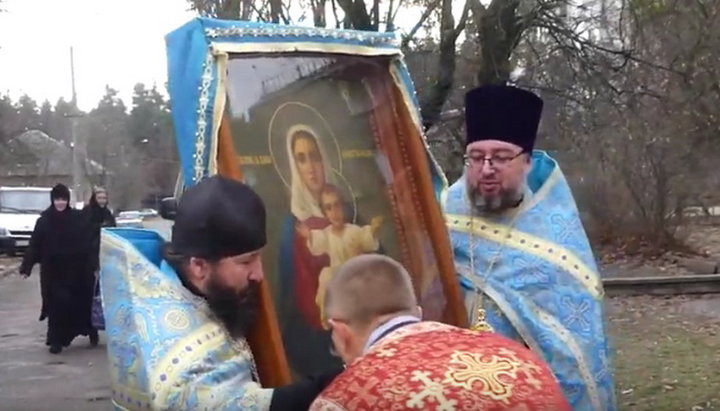 У Київ прибула чудотворна ікона «Аз єсмь з вами і ніктоже на ви». Фото: скрін з YouTube