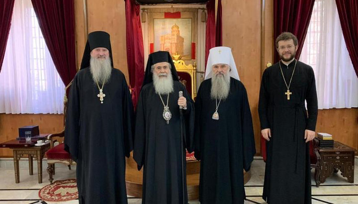 Ο Πατριάρχης Θεόφιλος συναντήθηκε με τον Μητροπολίτη της Ρωσικής Ορθόδοξης Εκκλησίας Βαρσανούφιο. Φωτογραφία: rusdm.ru